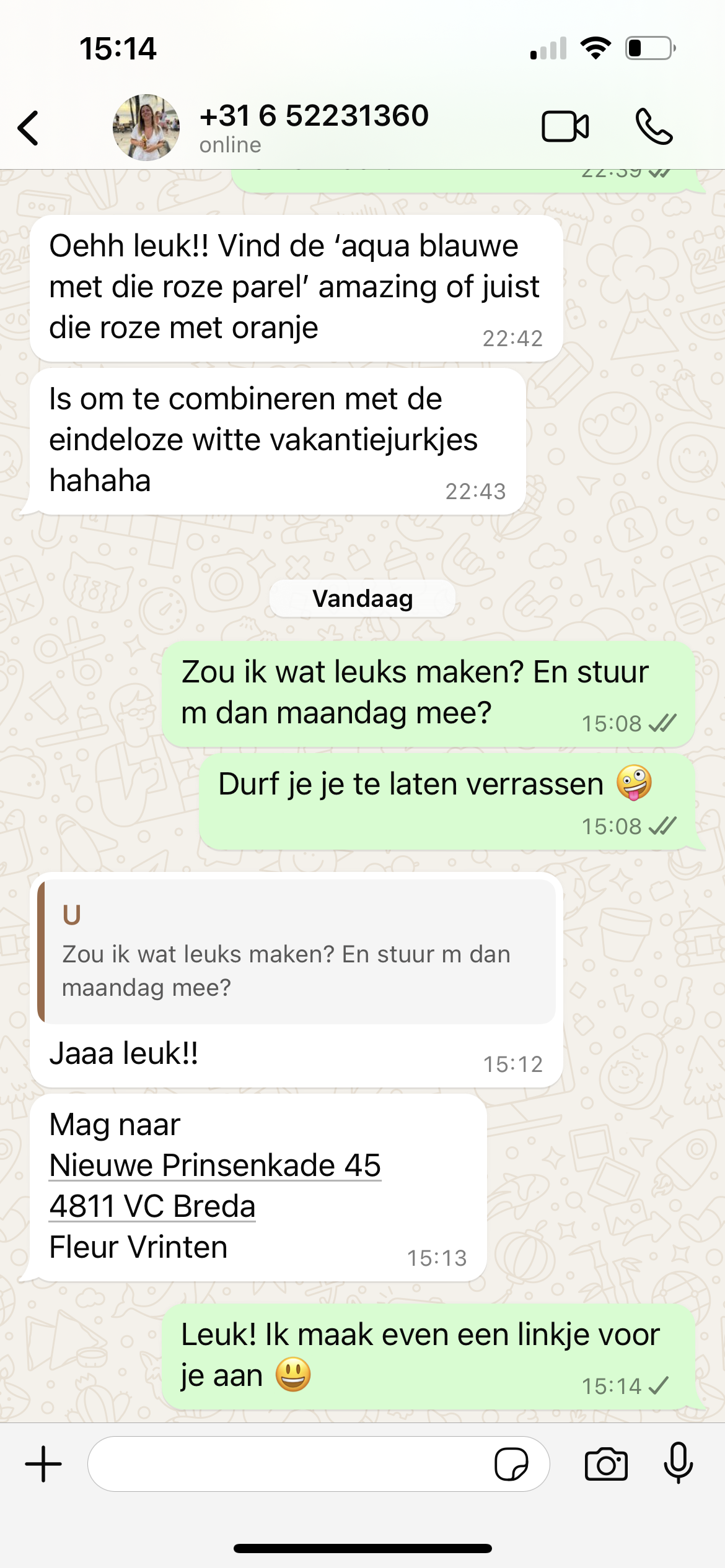 Bandana ketting passend bij wit vakantie jurkje ;)