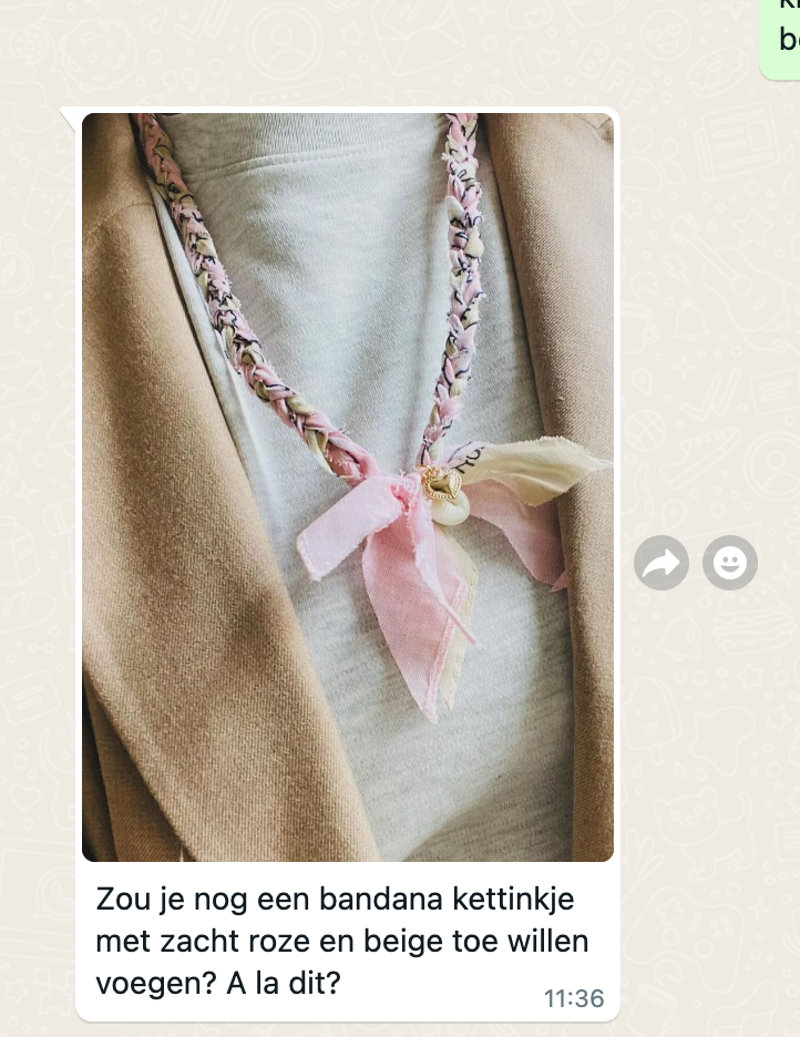 Bandana ketting oranje + beige & Bandana oranje met beige Charlie + bloem + bandana ketting lichtroze / beige  = 90 + 4,95 euro verzendkosten